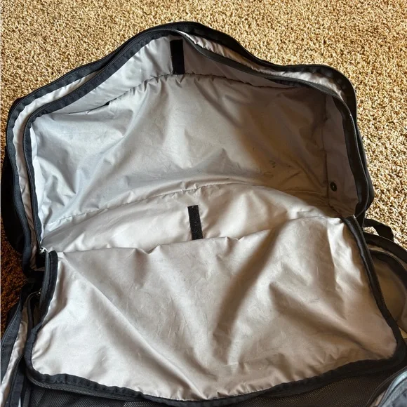 Nike RPM Black Duffel Bag - Picture 6 of 16